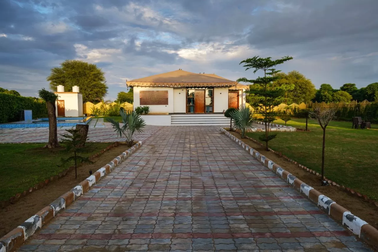farm house near me with swimming pool